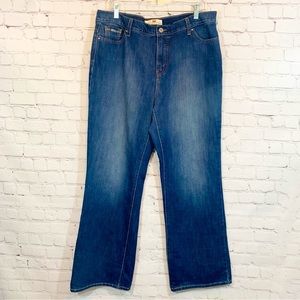 Levi's 512 Bootcut Jeans Perfectly slimming